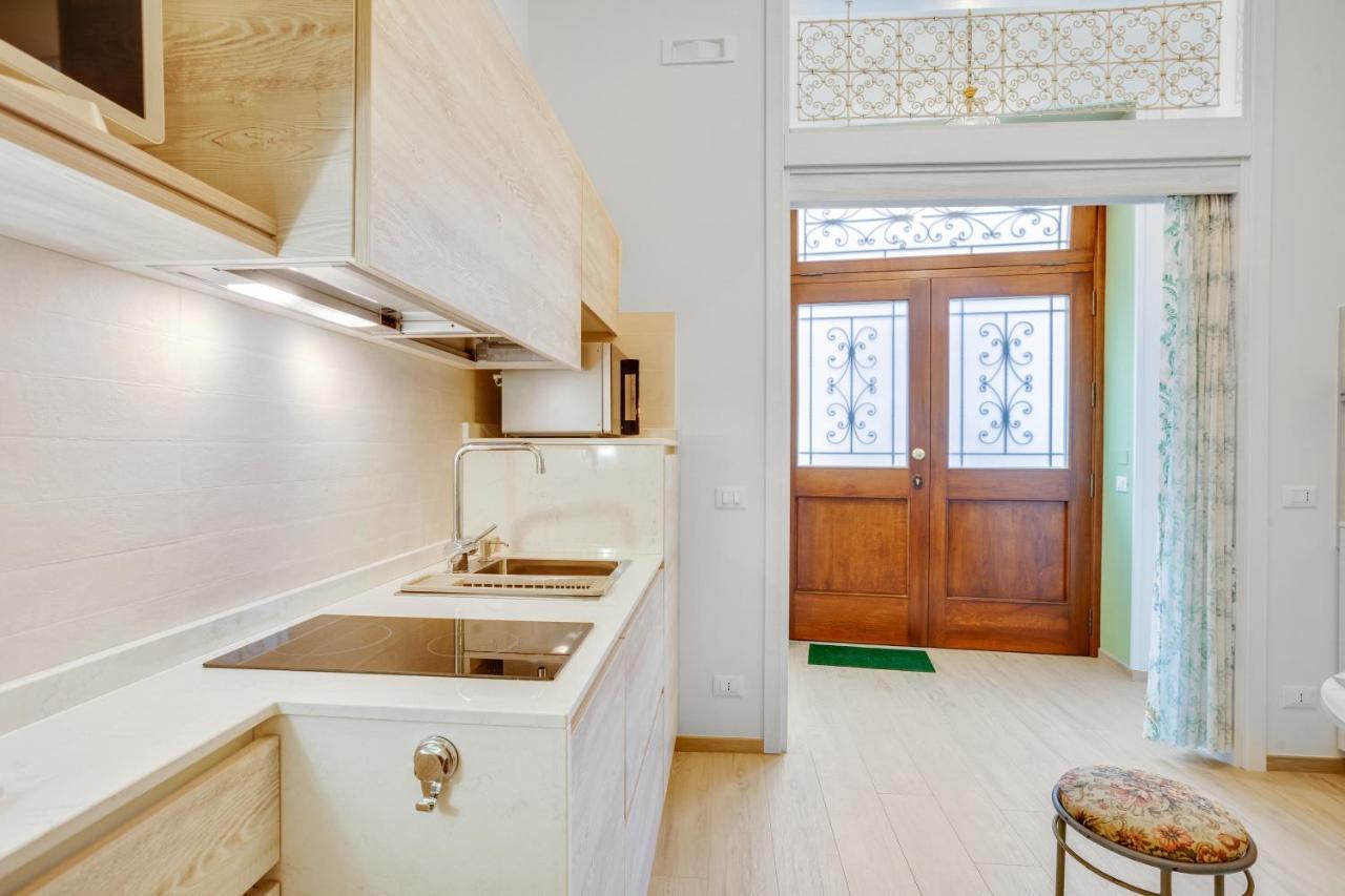 Madame Bari' Suite Apt In The Heart Of Bari Buitenkant foto